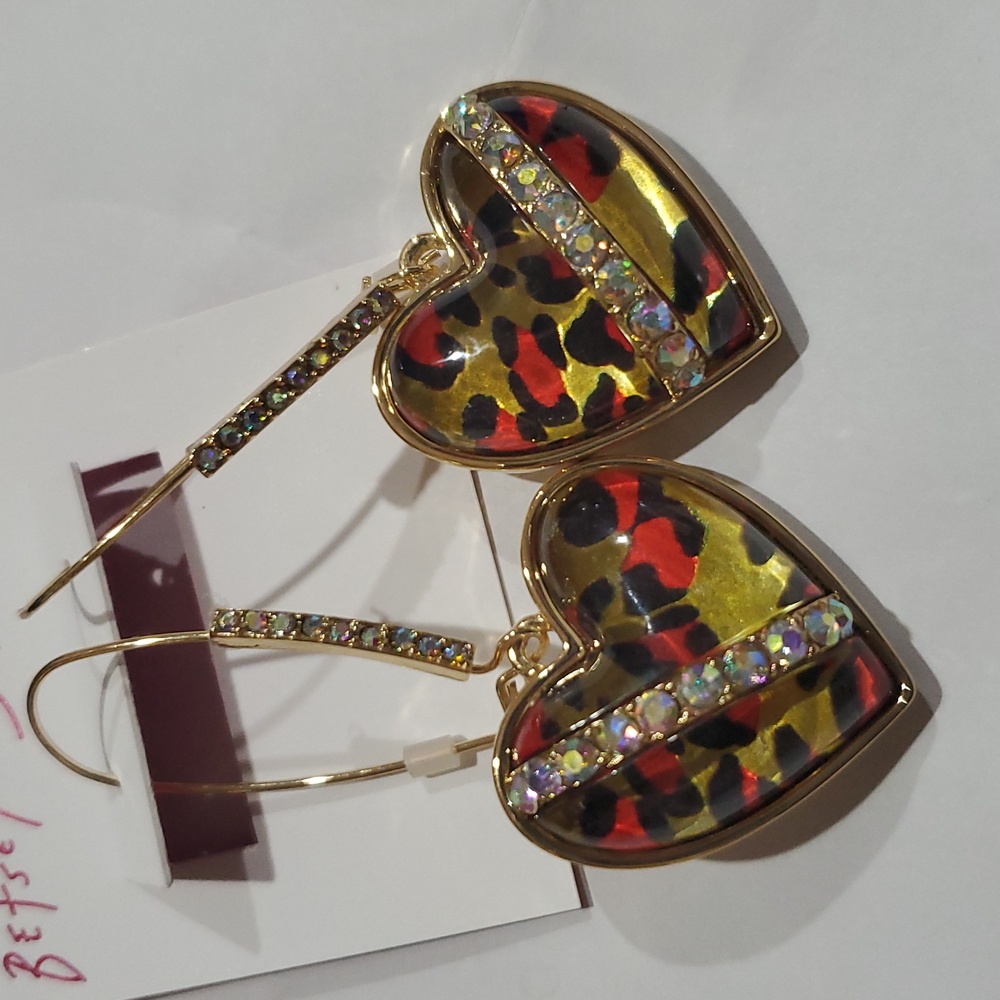 Betsey Johnson gold tone acrylic animal print heart shape pave earrings new - Picture 10 of 10